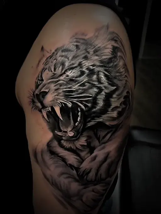 Tattoo nach dem Cover-Up: Schulter